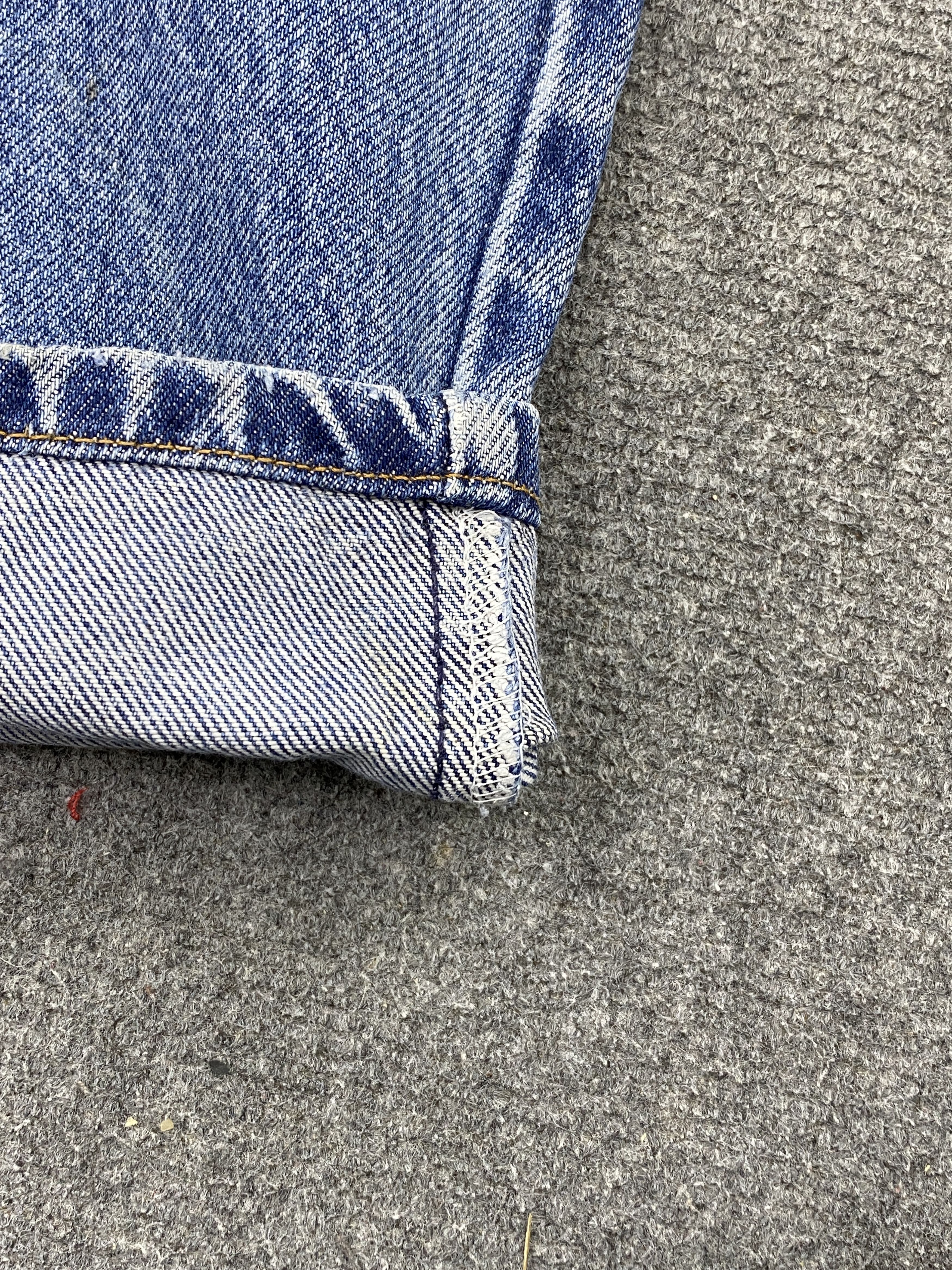 Levi's × Vintage Vintage Levis 505 Lightwash Faded Blue Denim DP2703 Size US 34 / EU 50 - 12 Thumbnail