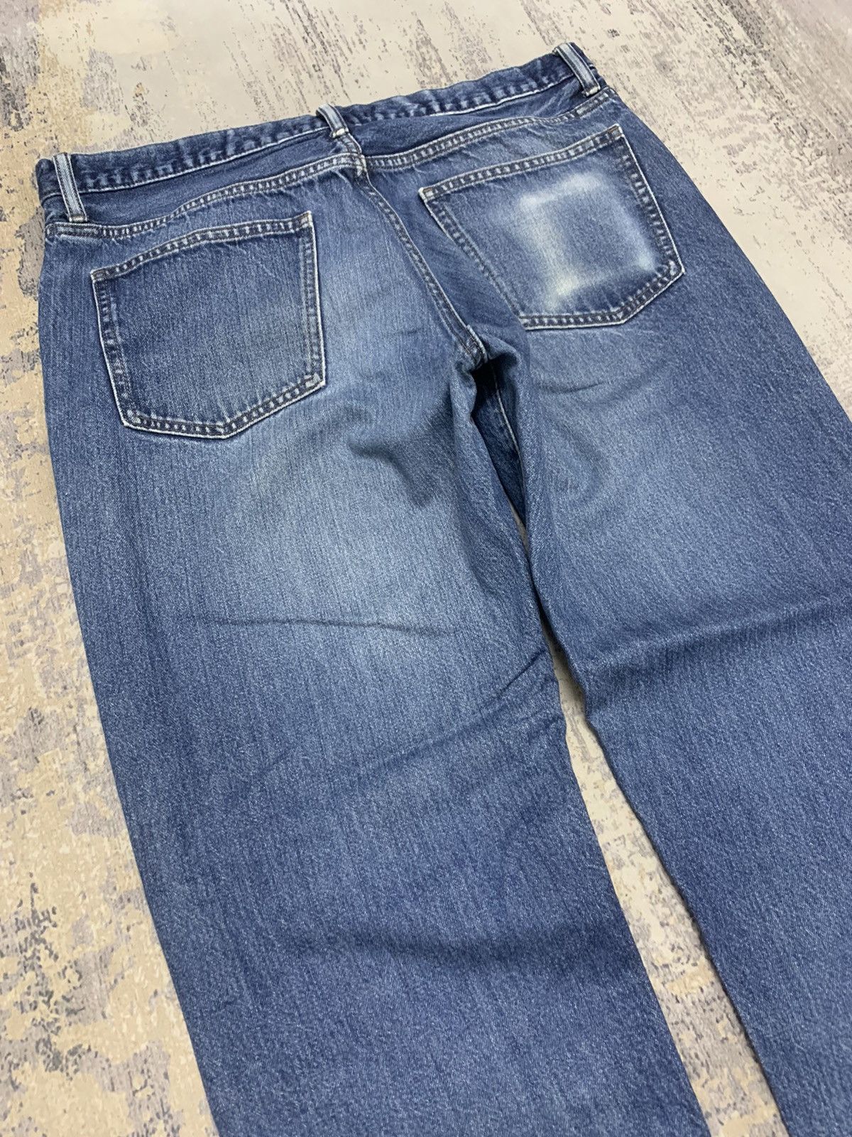 Japanese Brand Vintage Uniqlo Distressed Faded Blue Straight Leg Denim Jean Size US 35 - 10 Thumbnail