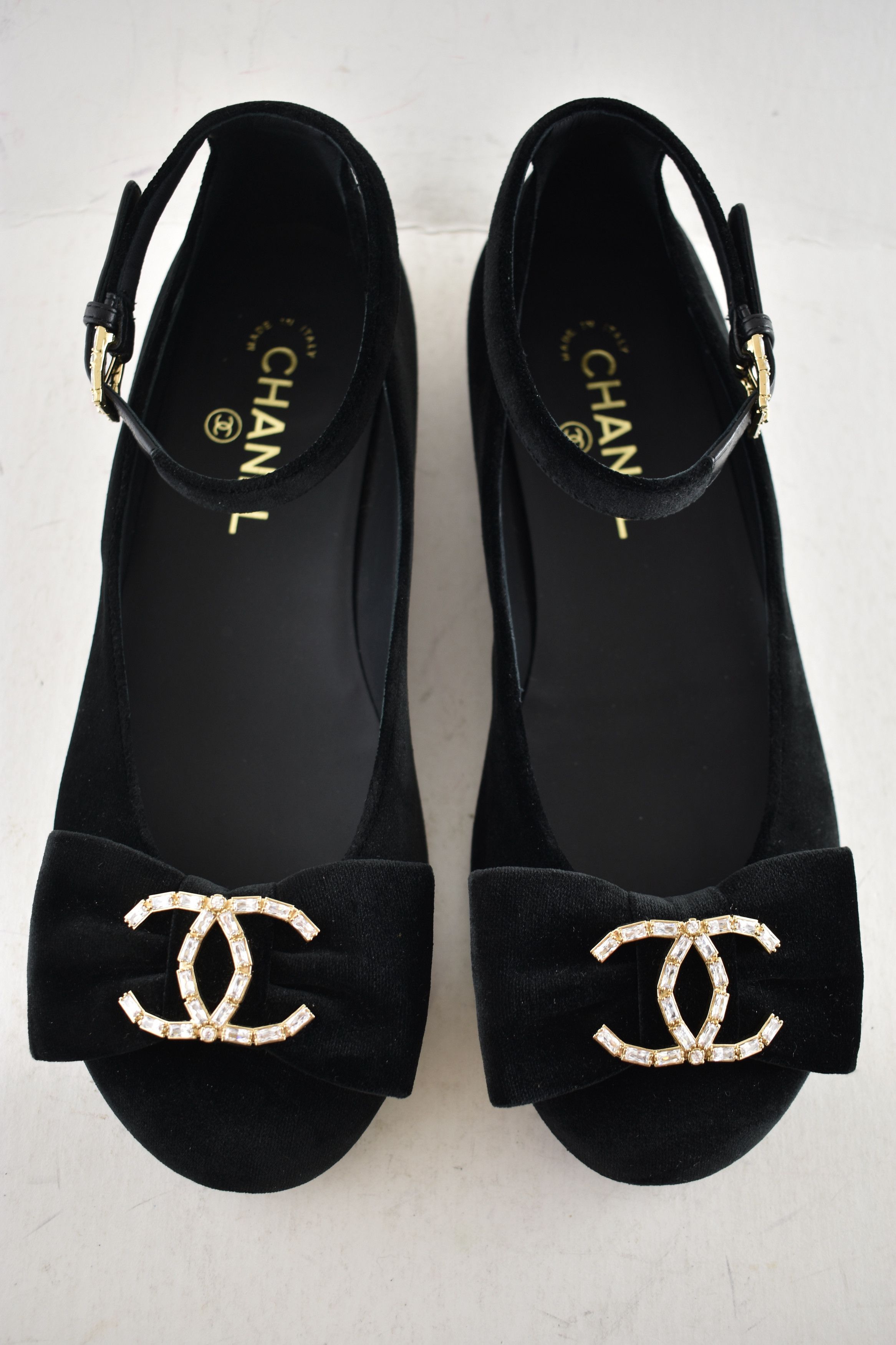 Chanel Chanel 24K Velvet Crystal CC Bow AnkleStrap Ballet Flat 36.5 Size US 6.5 / IT 36.5 - 16 Thumbnail