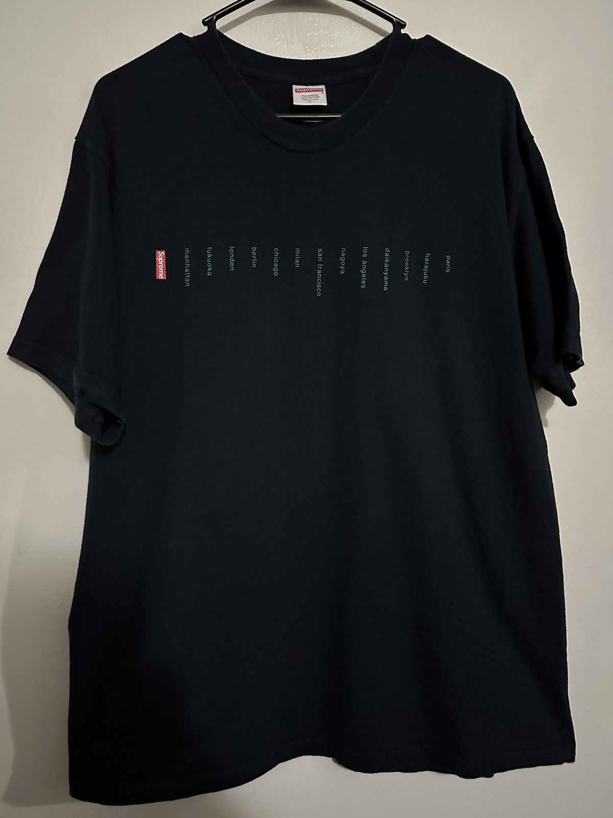 Supreme Supreme Location Tee Size US L / EU 52-54 / 3 - 1 Thumbnail