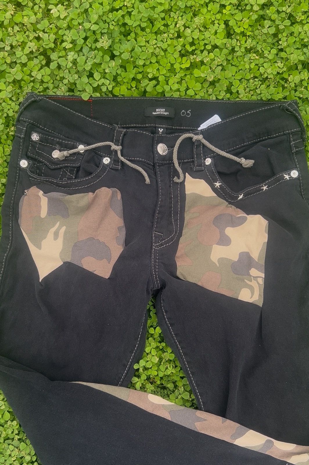 True Religion Custom true religion’s with camo patches and flare Size US 36 / EU 52 - 3 Thumbnail
