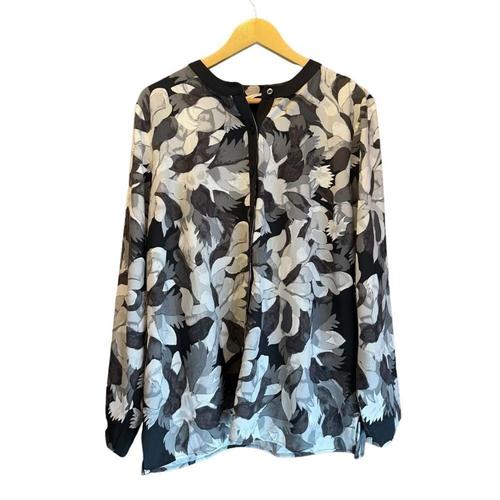 Isaac Mizrahi NWOT. Isaac Mizrahi Live Crêpe Blouse Pitch Black. Size 16. Size XXL / US 16-18 / IT 52-54 - 2 Thumbnail