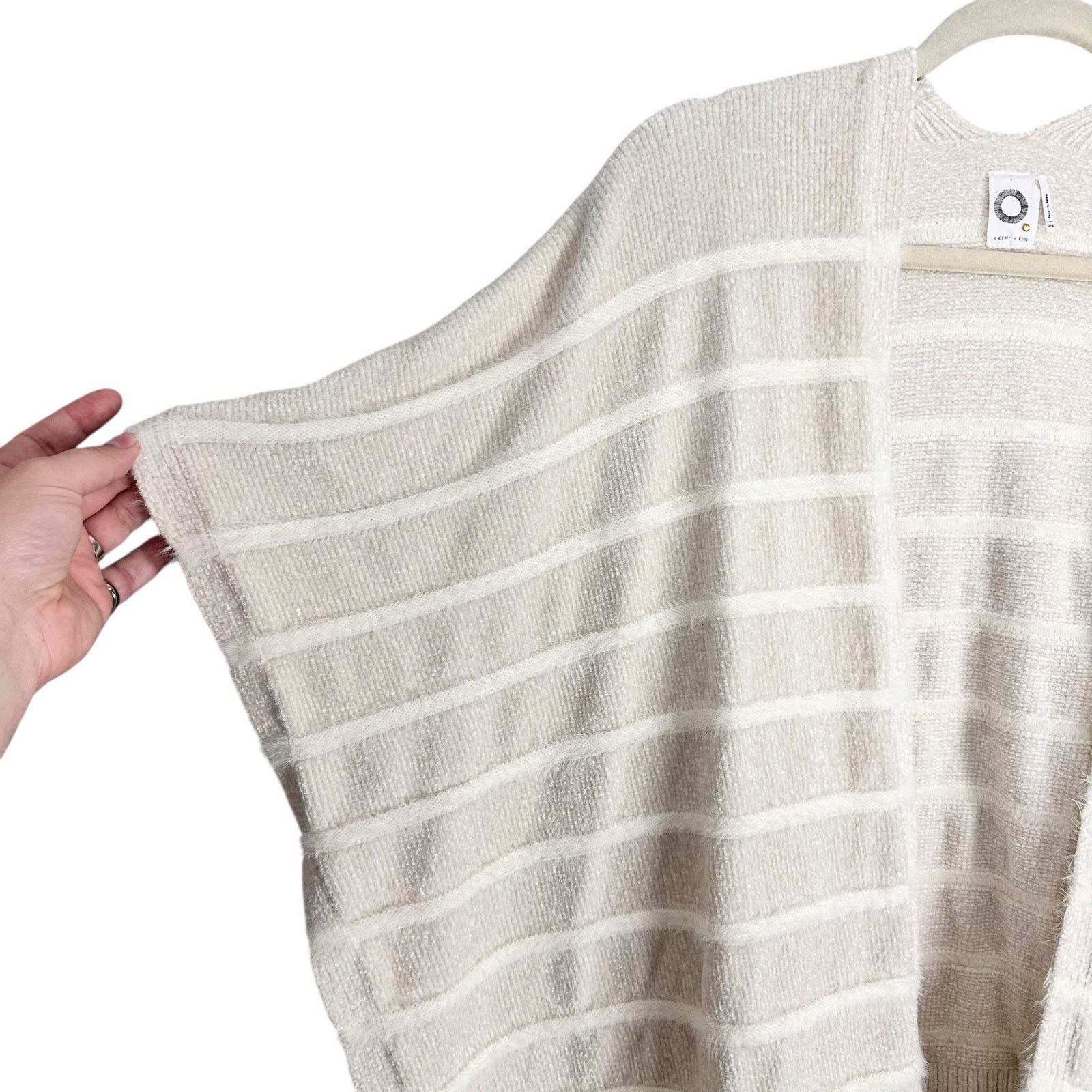 Anthropologie Anthropologie Miette Chenille Cozy Kimono Fringe Trim Ecru Size ONE SIZE - 7 Thumbnail