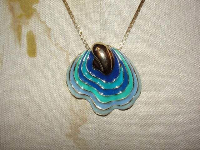 Designer Diane Von Furstenburg Enameled Shell Pendant Necklace Size ONE SIZE - 1 Thumbnail