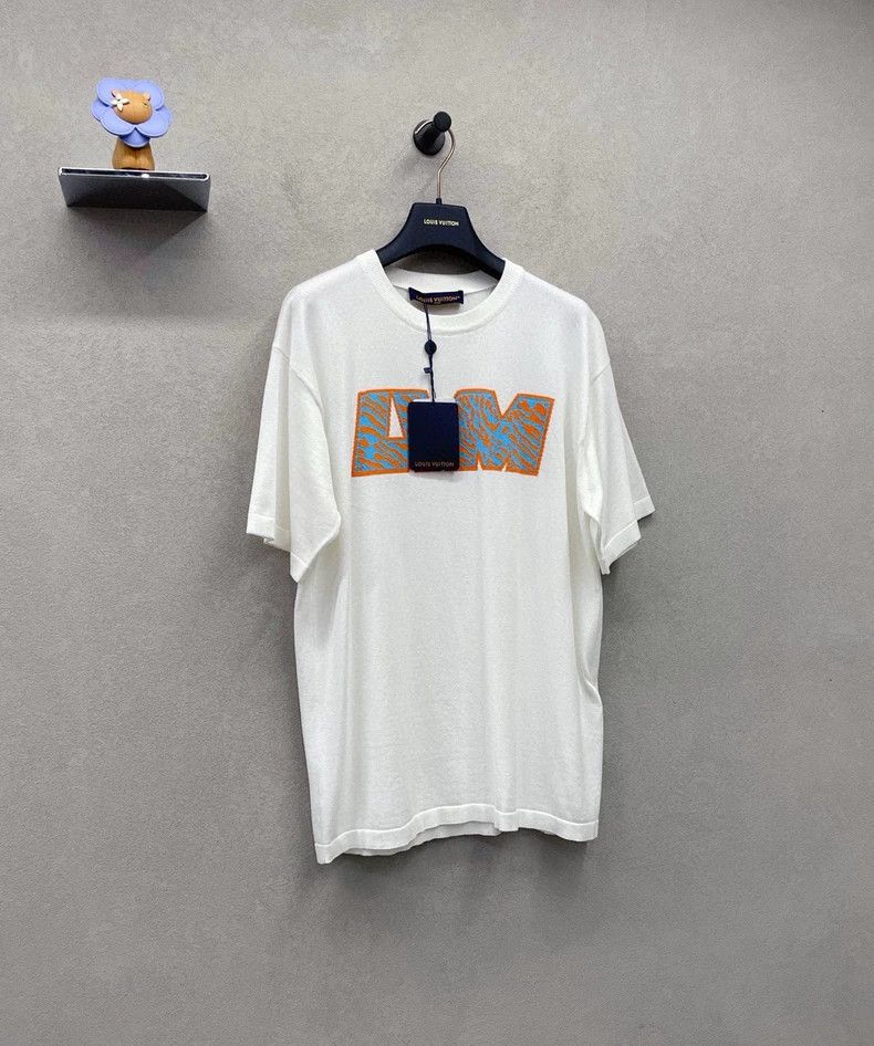 Louis Vuitton Louis Vuitton Monogrammed white short sleeve Size US M / EU 48-50 / 2 - 3 Thumbnail