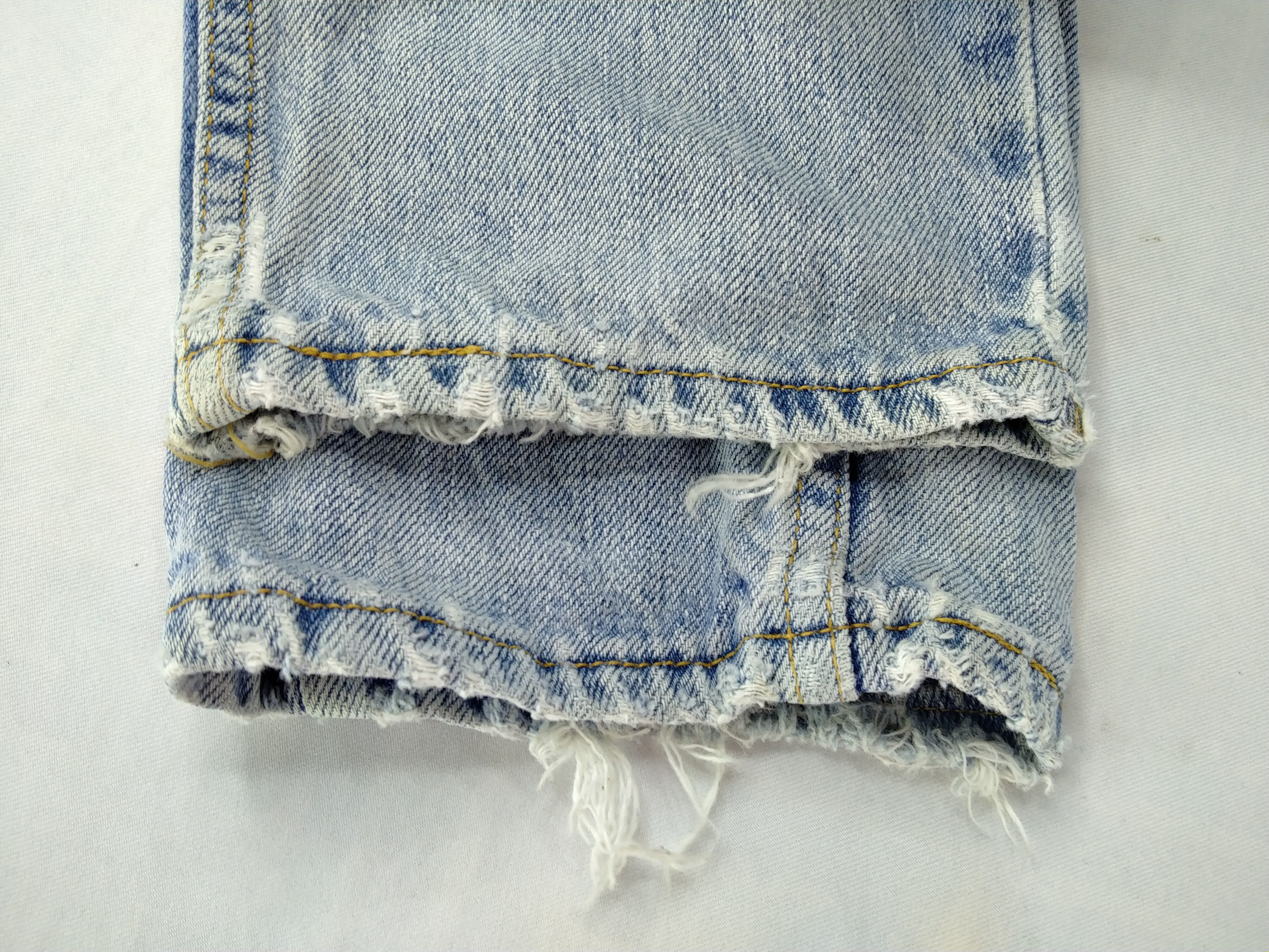 Levi's Light Wash Vintage Levi's 550 Classic Relaxed Denim JN615 Size US 27 - 12 Thumbnail