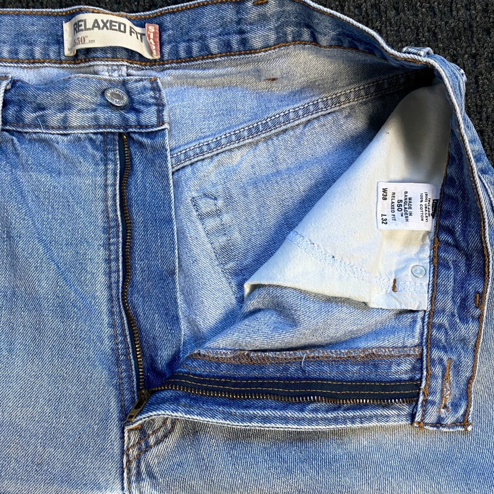 Levi's VINTAGE Levi’s 550 Relaxed Jeans 34 x 30 Light Distressed Skater Grunge 90s Mens Denim Blue Jeans Size US 34 / EU 50 - 5 Thumbnail