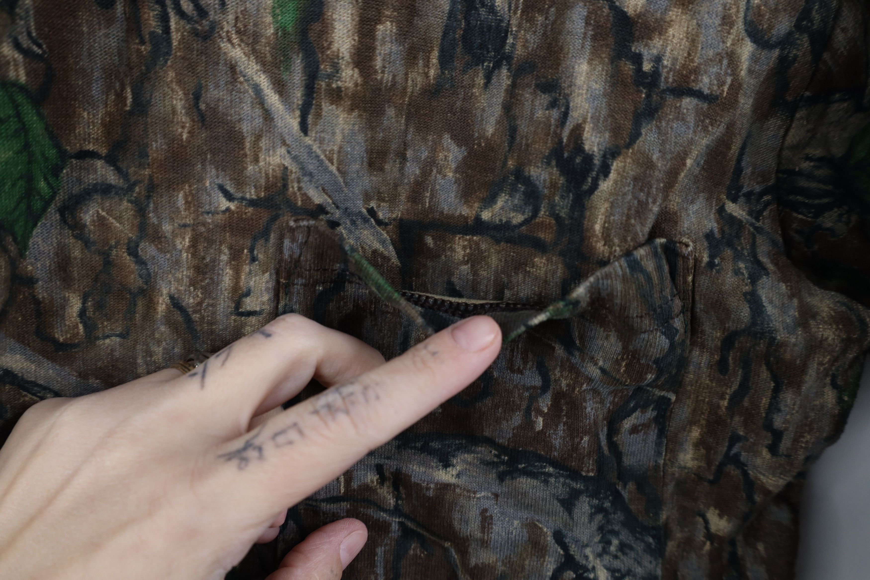 Vintage Vintage 90s Streetwear Long Sleeve Pocket T-Shirt Cotton USA Size US M / EU 48-50 / 2 - 5 Thumbnail
