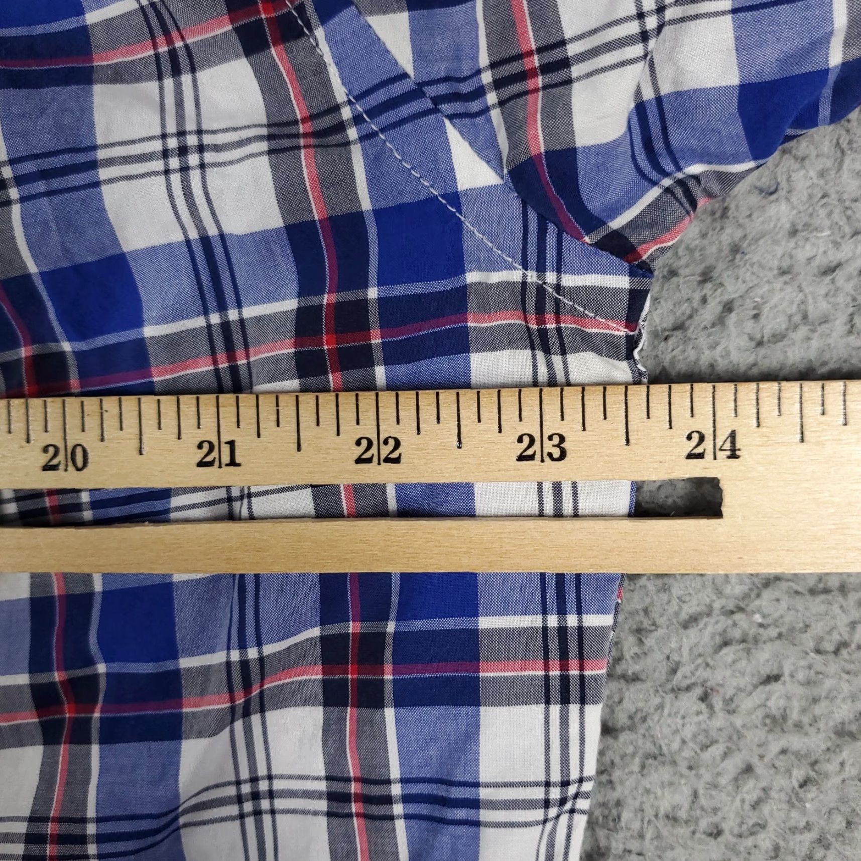 Tommy Hilfiger Tommy Hilfiger Button-Up Shirt Mens Large Blue Plaid Short Sleeve Classic Fit Size US L / EU 52-54 / 3 - 7 Thumbnail
