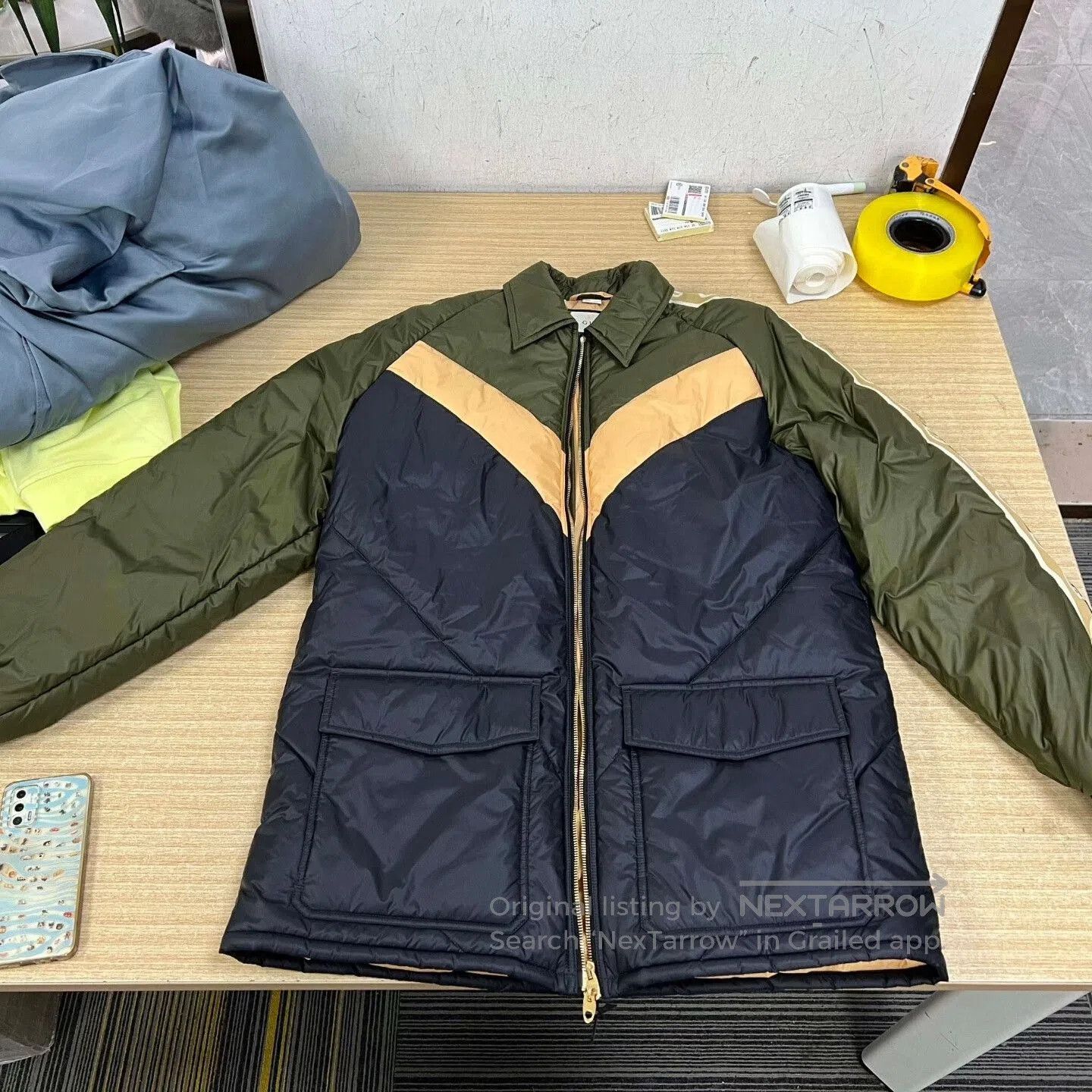 gucci color-block puffer jacket size 46.