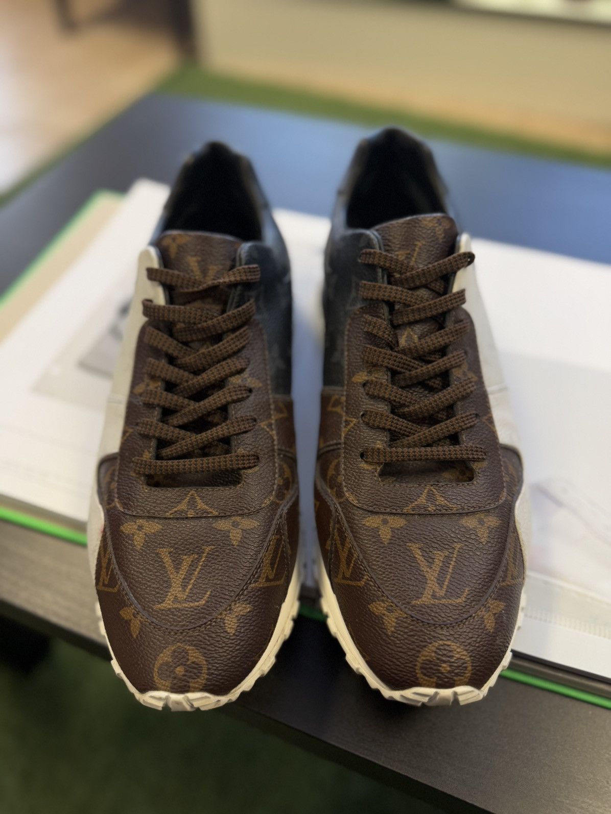Louis Vuitton 9LV/10US - Louis Vuitton Runaway Trainer Monogram Size US 10 / EU 43 - 7 Thumbnail