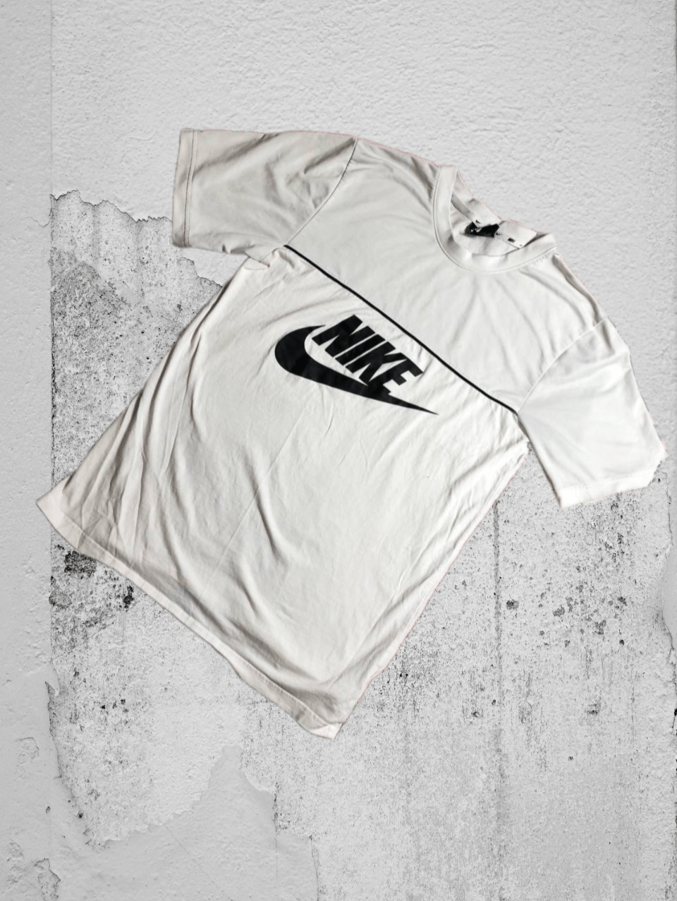 Nike × Vintage 90s Nike Central Swoosh Vintage Y2K Oversized Retro T-Shirt Size US M / EU 48-50 / 2 - 1 Thumbnail