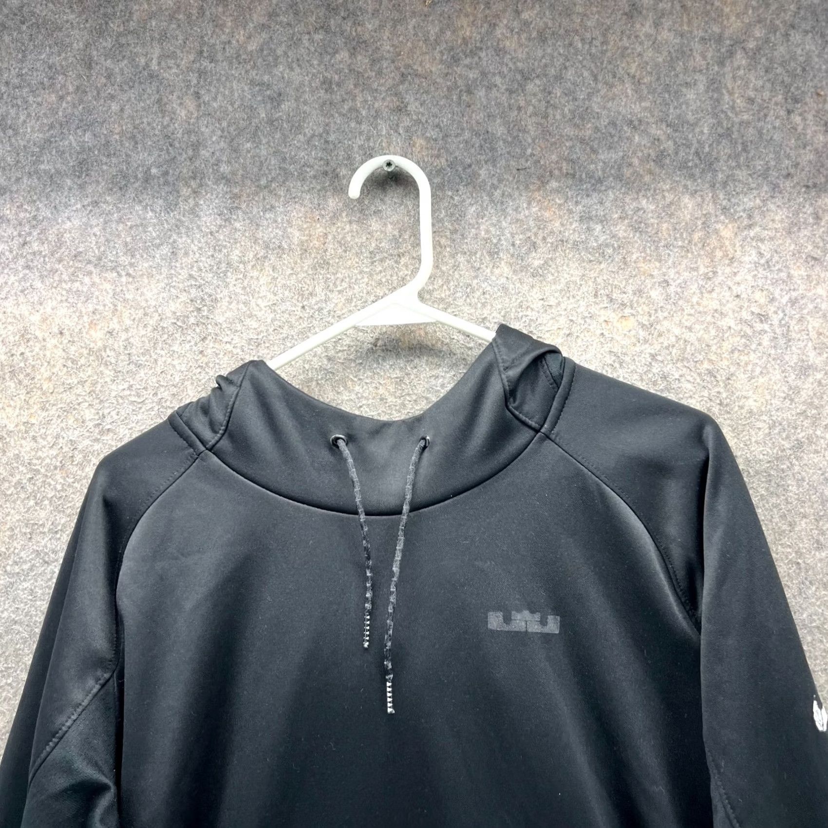 Nike VINTAGE Nike Hoodie Mens Large Black Pullover Athletic Wear Lebron James Therma Fit Size US L / EU 52-54 / 3 - 7 Thumbnail