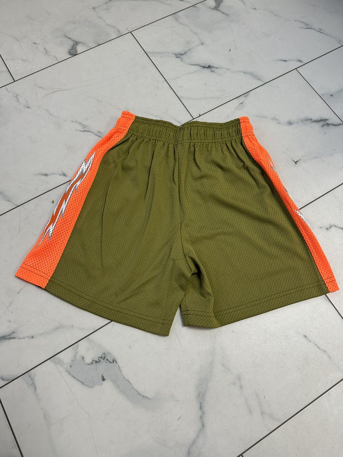 Eric Emanuel Eric Emanuel EE Shorts ‘Green/Orange Lightning’ Size US 32 / EU 48 - 2 Thumbnail