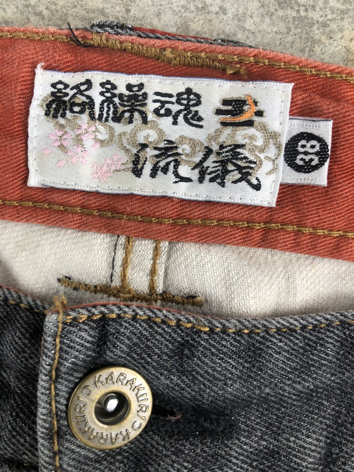 Karakuri Tamashii Karakuri Tamashii Embroidered Jeans Distressed Multipocket Size US 37 - 19 Thumbnail