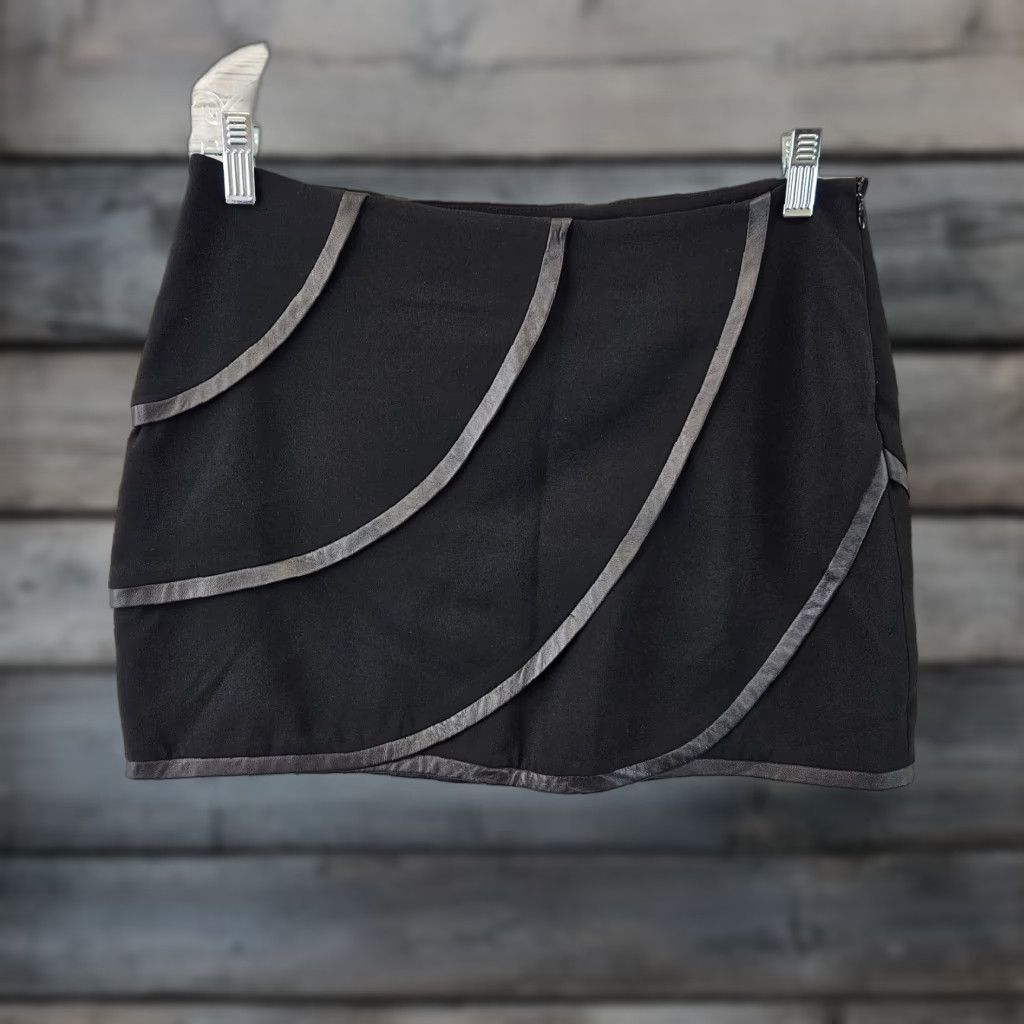 Diane von Furstenberg Diane von Furstenberg Skirt Womens Karina Mini Sz 6 Black Leather Trim Zip Short Size 28" / US 6 / IT 42 - 1 Thumbnail