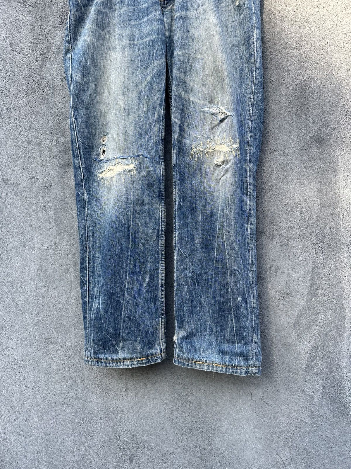 Levi's Vintage Clothing 👹Vintage THRASHED Levi’s 502 Baggy Jeans Size US 31 - 6 Thumbnail