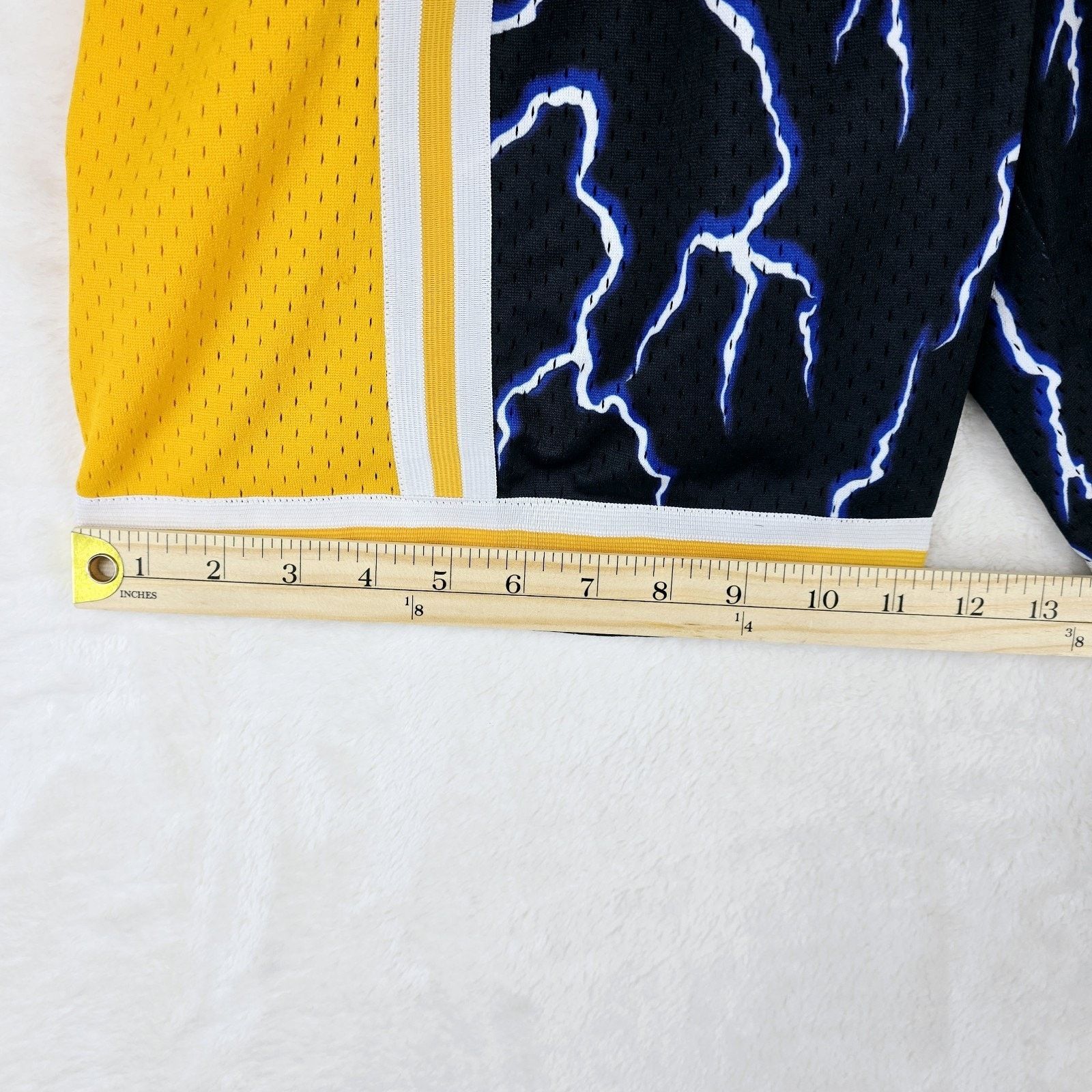 Mitchell & Ness MITCHELL & NESS Los Angeles Lakers Lightning Shorts Small Size US 27 - 13 Thumbnail