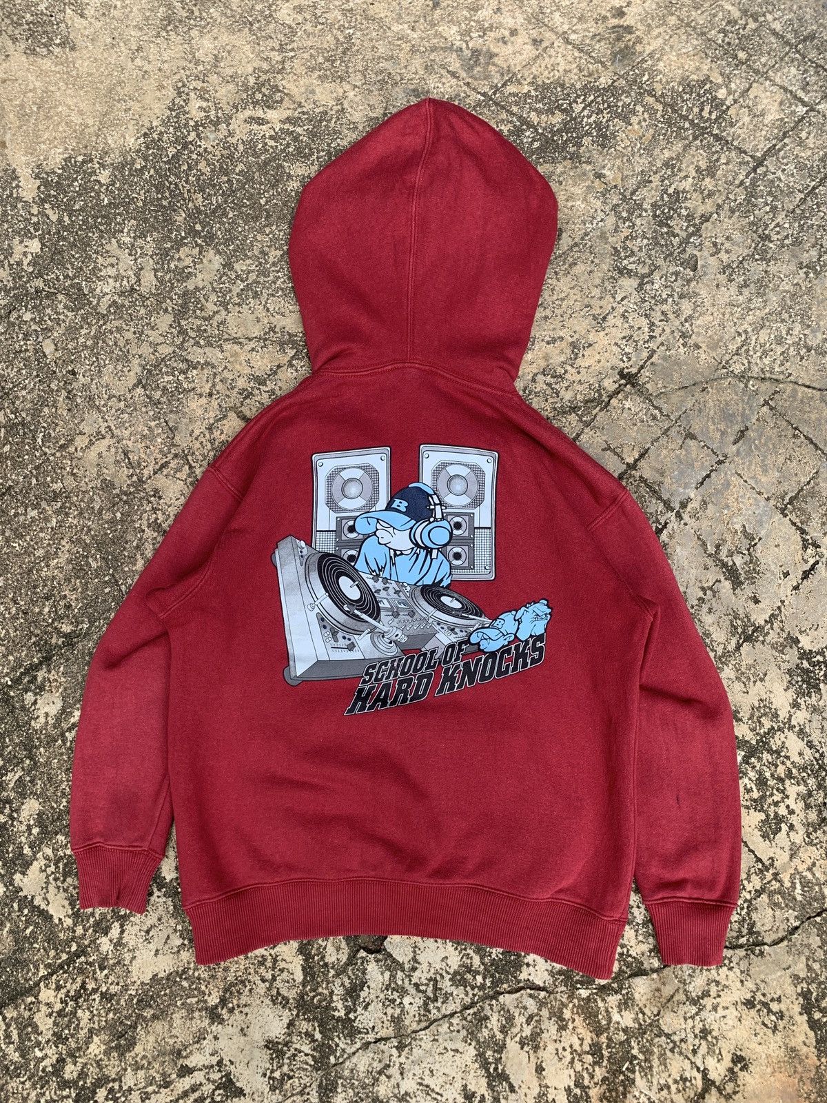 Japanese Brand × Vintage y2k School of Hard Knocks DJ Hip Hop Burgundy Graphic Hoodie Size S / US 4 / IT 40 - 1 Thumbnail