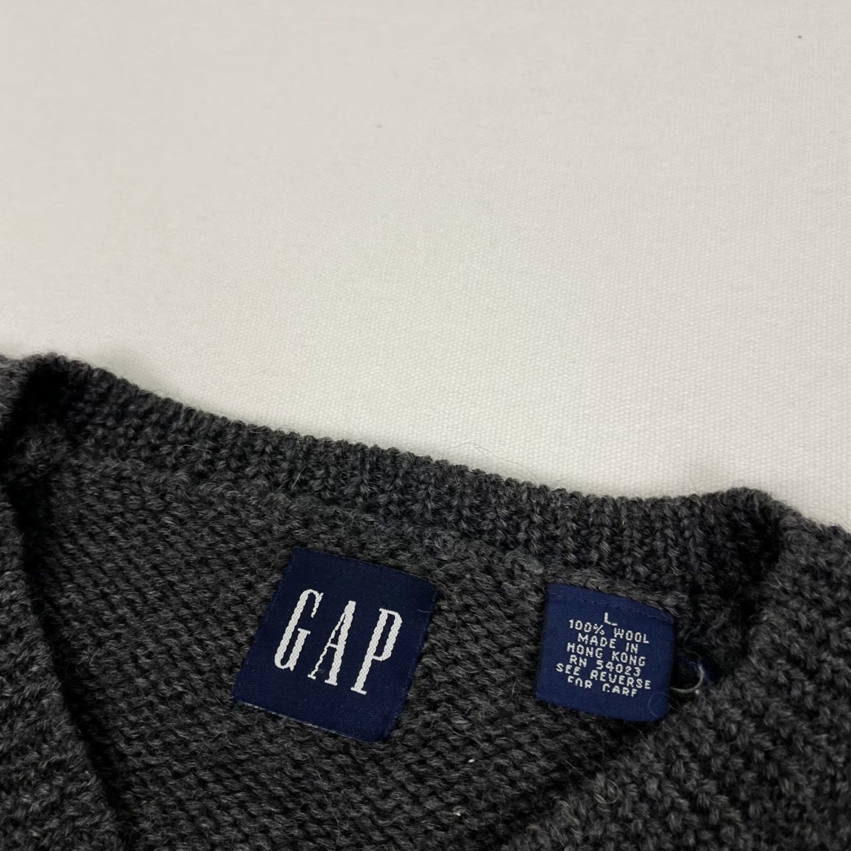Gap VINTAGE Gap Sweater Mens Large Gray 100% Wool Knit Jumper V-Neck Pullover Academia Y2K Size US L / EU 52-54 / 3 - 2 Thumbnail