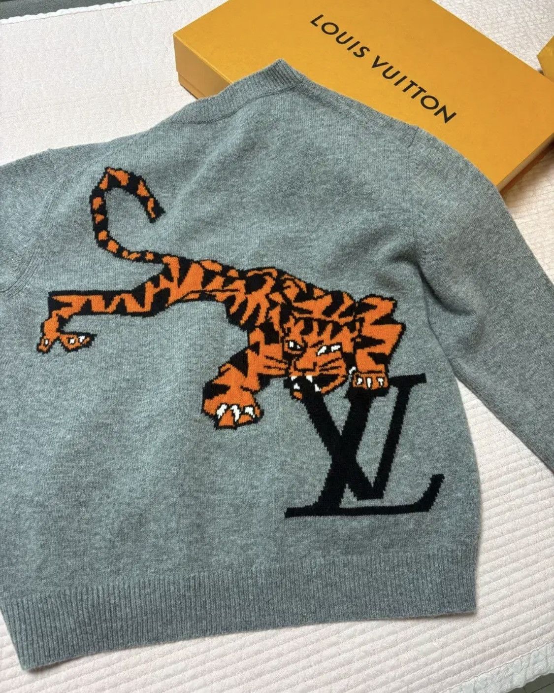 Louis Vuitton Louis Vuitton Tiger Embroidered Sweater Size US M / EU 48-50 / 2 - 1 Thumbnail