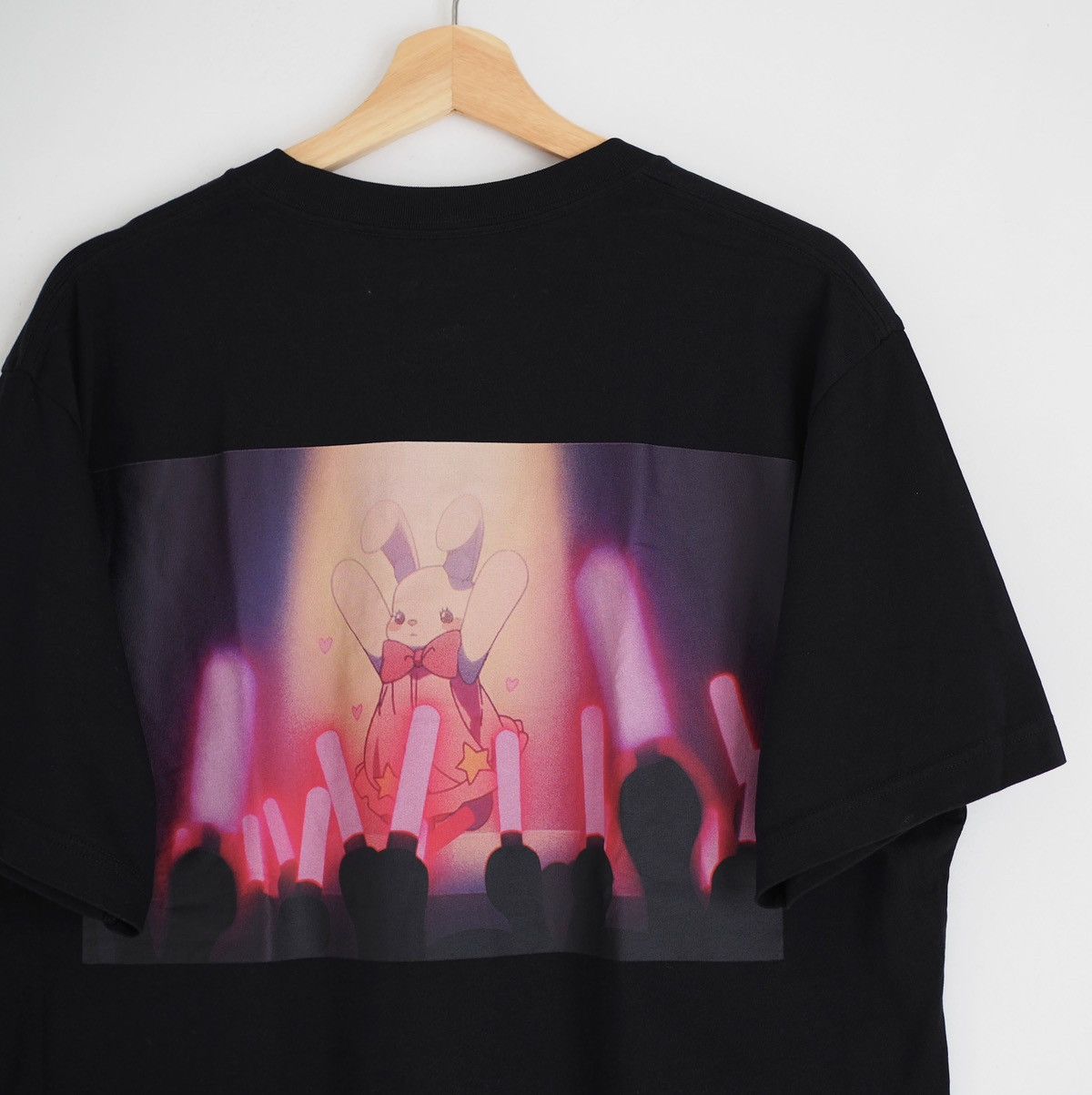 Uniqlo Oshi no ko anime graphic bunny uniqlo t shirt XL Size US XL / EU 56 / 4 - 6 Thumbnail