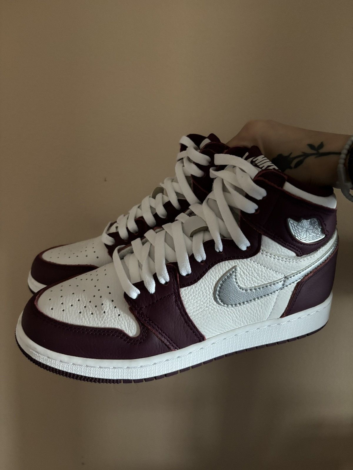 Jordan Brand Air Jordan 1 Retro High OG GS ‘Bordeaux' Size US 6.5 / EU 39-40 - 6 Thumbnail