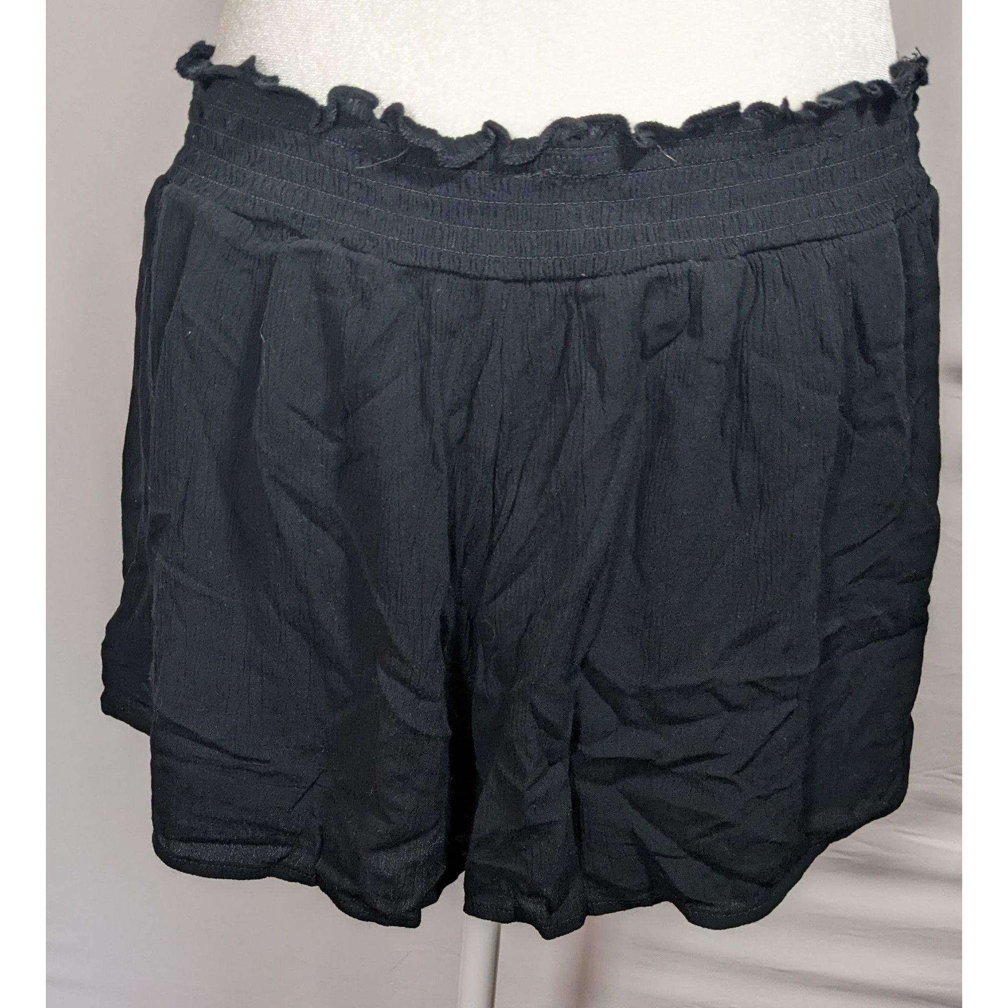 Kendall And Kylie Kendall & Kylie Black Shorts With Gold Floral Embroidery Size 32" / US 10 / IT 46 - 11 Thumbnail