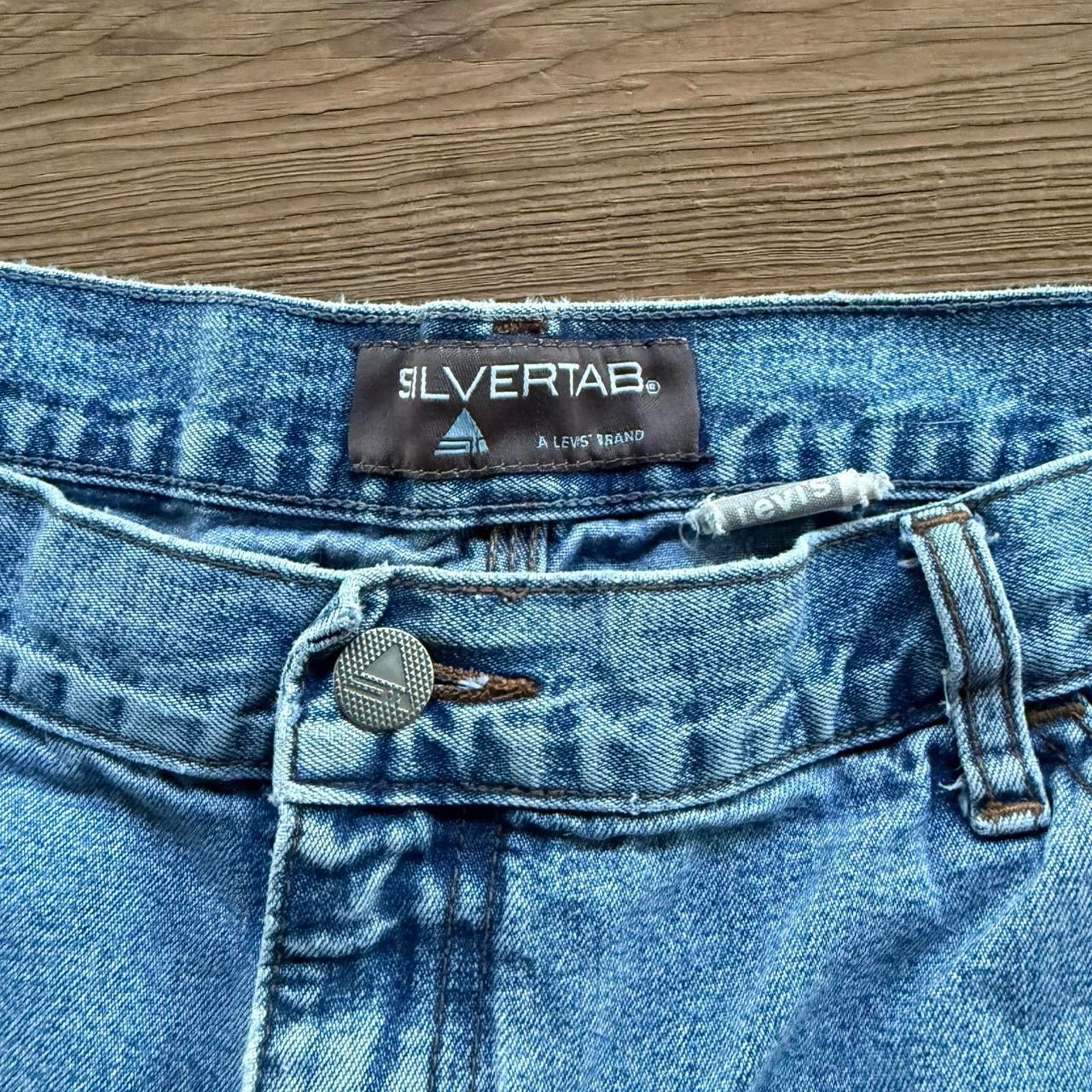 Levi's Vintage y2k Levis Silvertab Baggy Light Wash Denim Shorts Size US 36 / EU 52 - 8 Thumbnail