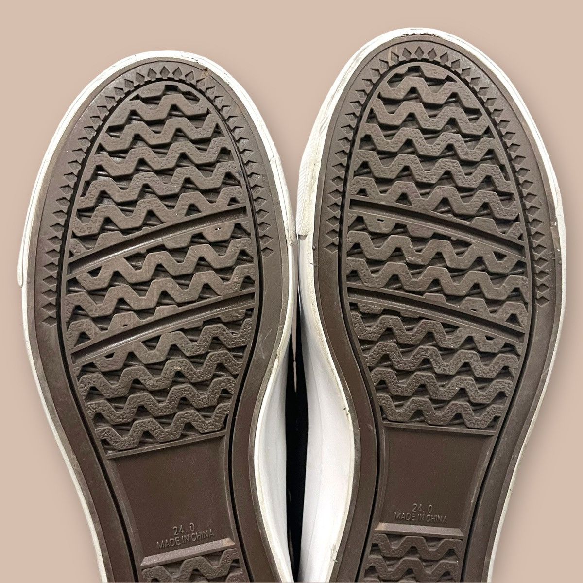 Undercover × Uniqlo Uniqlo x Undercover “UU” by Jun takahashi FW2012 Sneakers Size US 6 / EU 39 - 17 Thumbnail