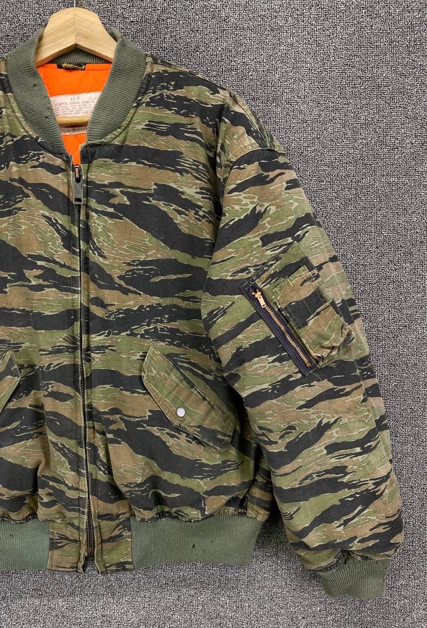 Vintage Vintage Made By Houston Jumper Field Camo Bomber Jacket Size US M / EU 48-50 / 2 - 4 Thumbnail