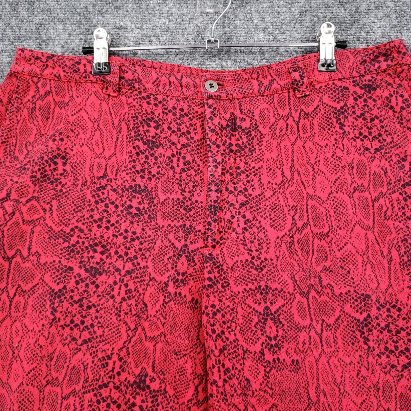 Vintage Chicos Pants Women 16 Red Cropped High Rise Animal Print Snakeskin Pockets Stretch Size 38" / US 16 / IT 52 - 3 Thumbnail