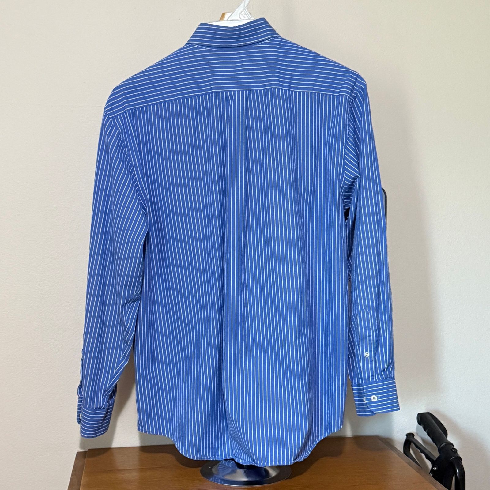 Roundtree & Yorke Roundtree& Yorke men’s size L blue & white cotton shirt. Size US L / EU 52-54 / 3 - 2 Thumbnail