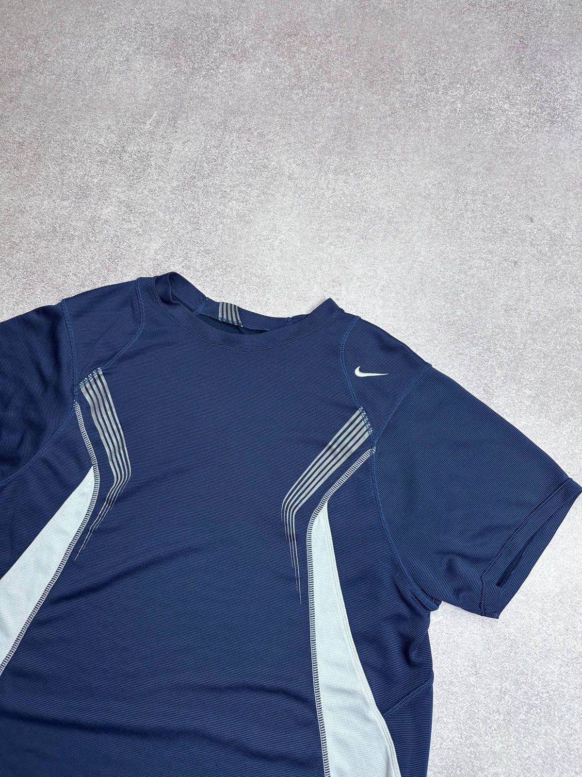 Nike Vintage Nike Tn Skepta Style Retro T-shirt L Size US S / EU 44-46 / 1 - 2 Thumbnail