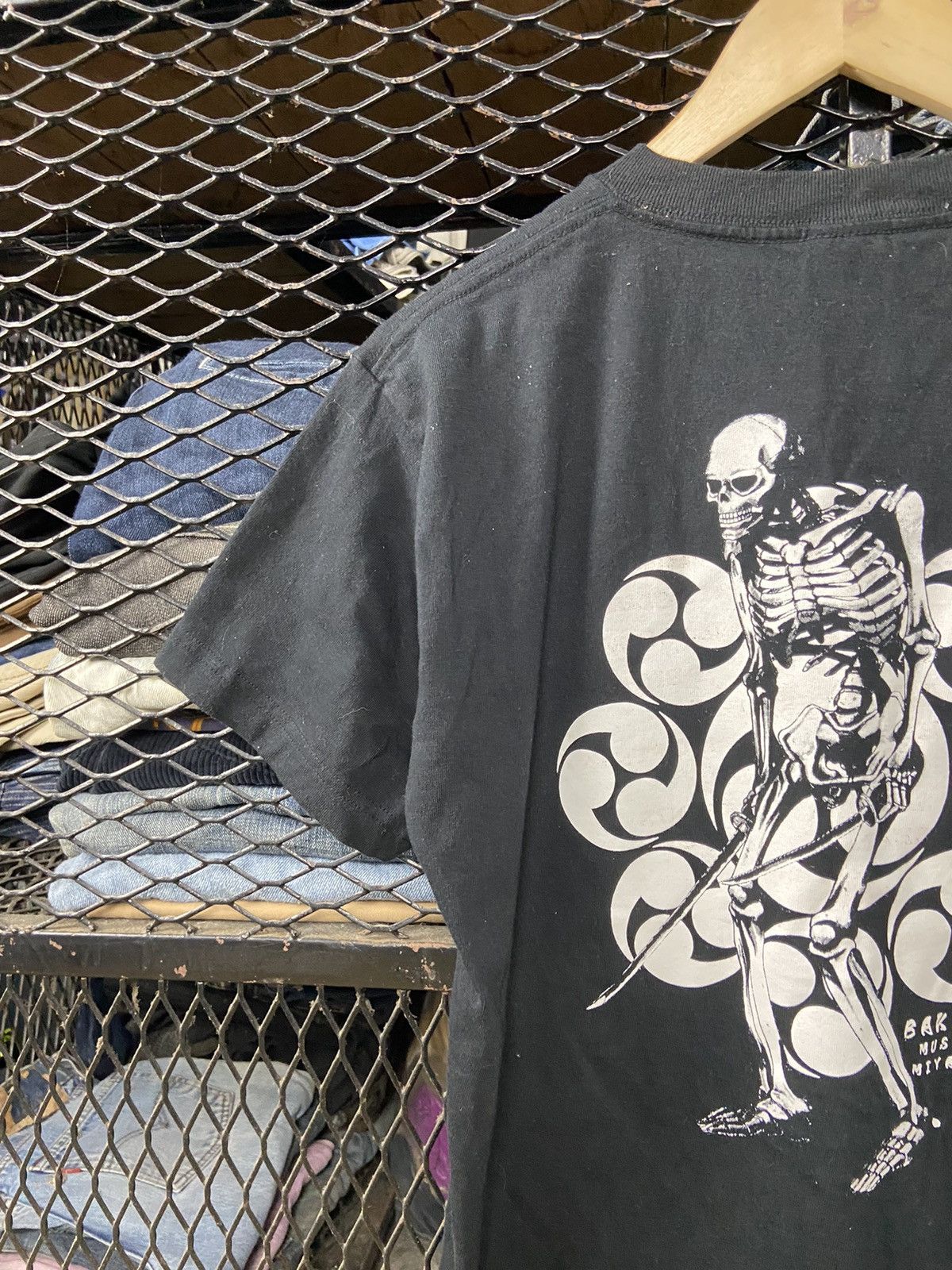 Anime VINTAGE BAKIDOU MUSASHI MIYAMOTO LEGENDDRY SAMURAI RARE TEE Size US M / EU 48-50 / 2 - 2 Thumbnail
