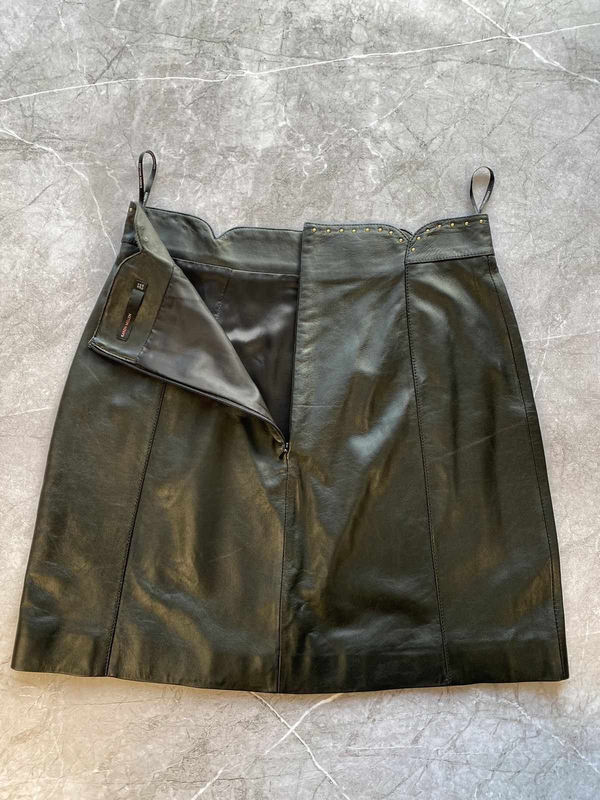 Karen Millen × Leather Karen Millen Fine Leather Stupped Waistband A-Line Skirt Size 32" / US 10 / IT 46 - 13 Thumbnail