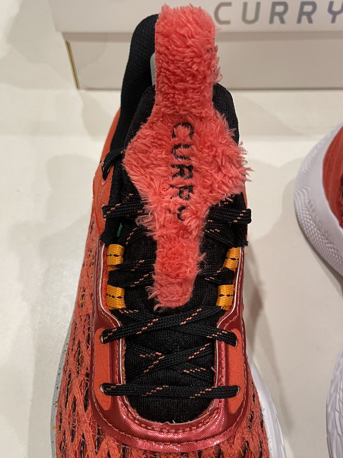 Under Armour Under Armour Curry Flow 9 Sesame Street Elmo Basketball Shoe Size US 6 / EU 39 - 4 Thumbnail