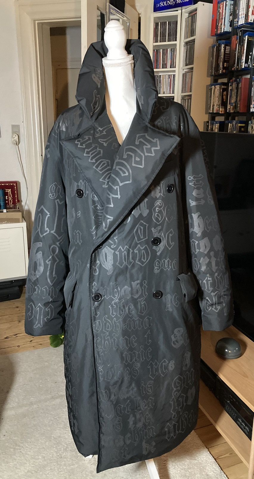 Yang Li Yang Li archival ‘graffiti’ puffer coat, Fall 2017 Size US L / EU 52-54 / 3 - 5 Thumbnail