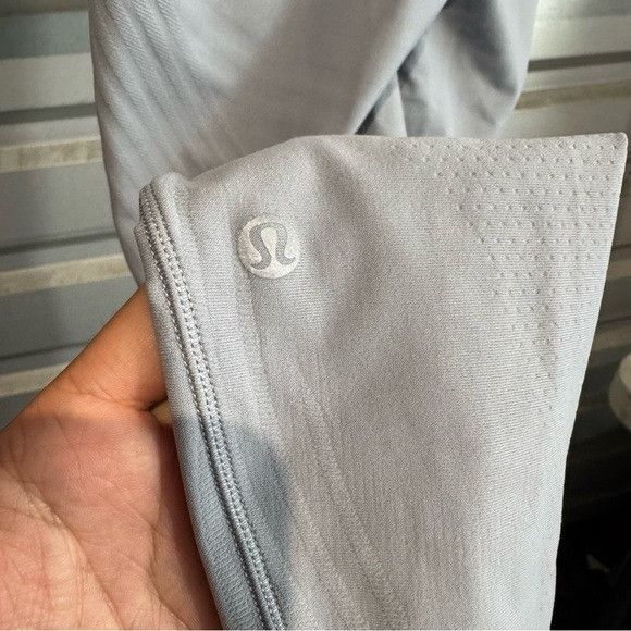 Lululemon LULULEMON GRAY ATHLETIC LEGGINGS SZ 2 Size 26" / US 2 / IT 38 - 4 Thumbnail