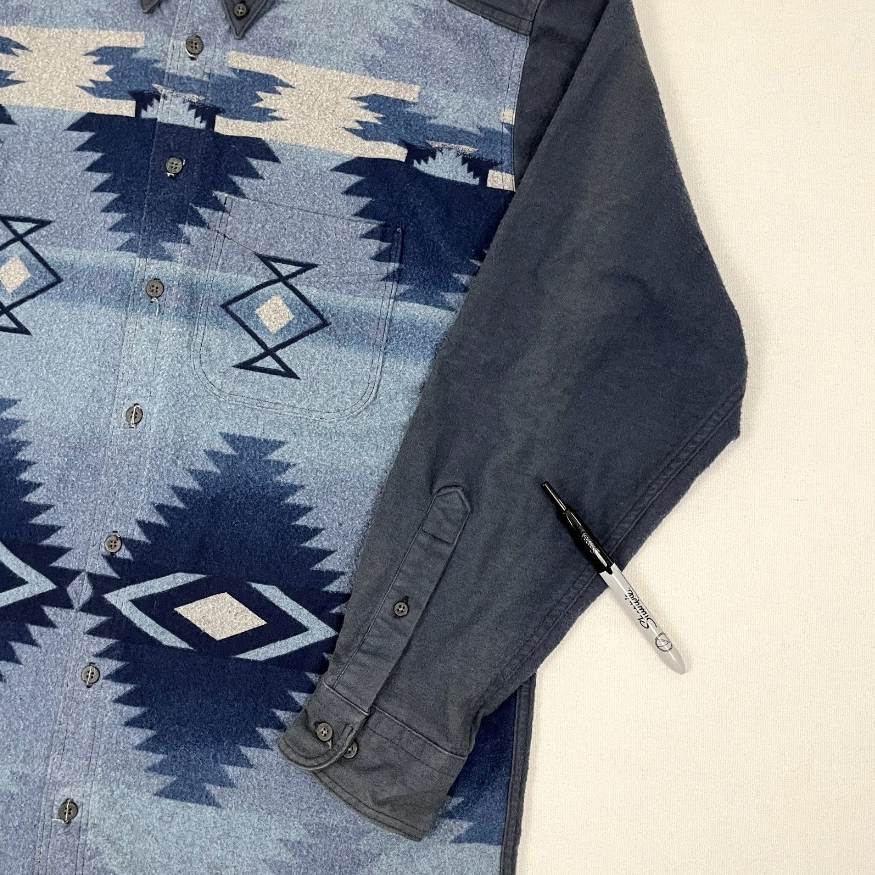 Vintage VINTAGE Woolrich Shirt Mens L Blue Aztec Southwestern Navajo Button Down USA Size US L / EU 52-54 / 3 - 6 Thumbnail