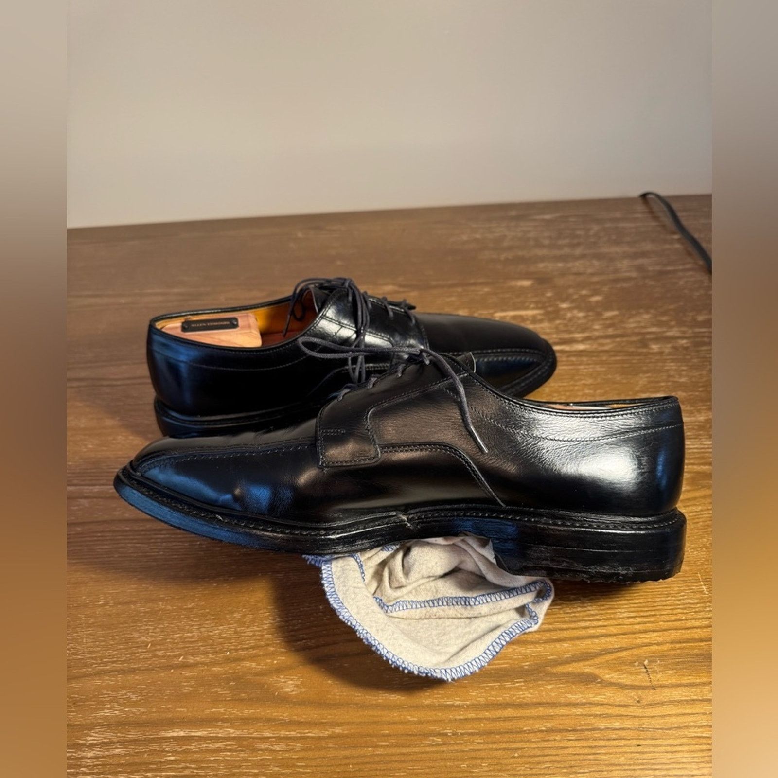 Allen Edmonds Allen Edmonds Hillcrest Derby Shoes in Black Calf size 9.5 D Size US 9.5 / EU 42-43 - 5 Thumbnail