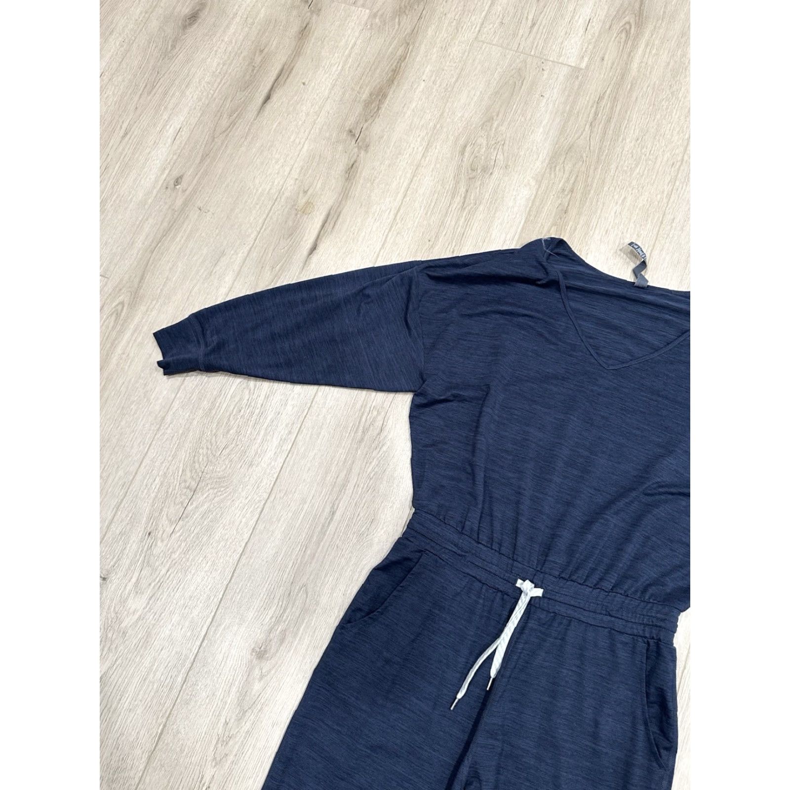 Vuori Vuori Lux Long-Sleeve Romper in Midnight Heather Blue Jumpsuit S Blue Women One-Piece Regular Size S Mens? No gender specified Size 28" / US 6 / IT 42 - 4 Thumbnail