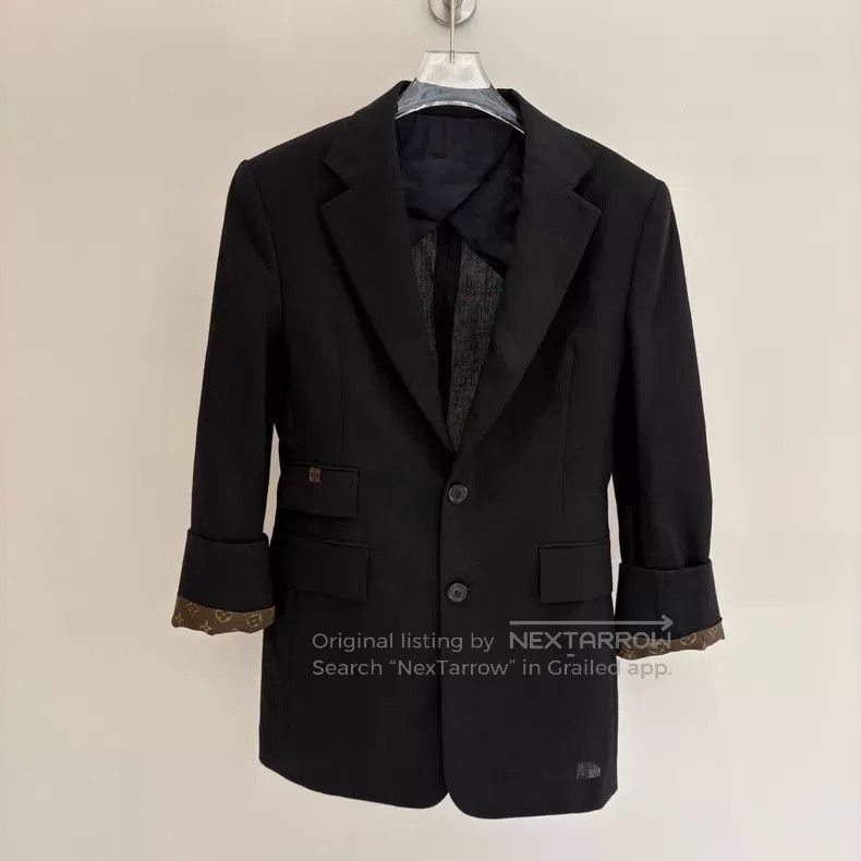 Louis Vuitton Louis Vuitton Old flower leather button show style brown j Size XS / US 0-2 / IT 36-38 - 1 Thumbnail