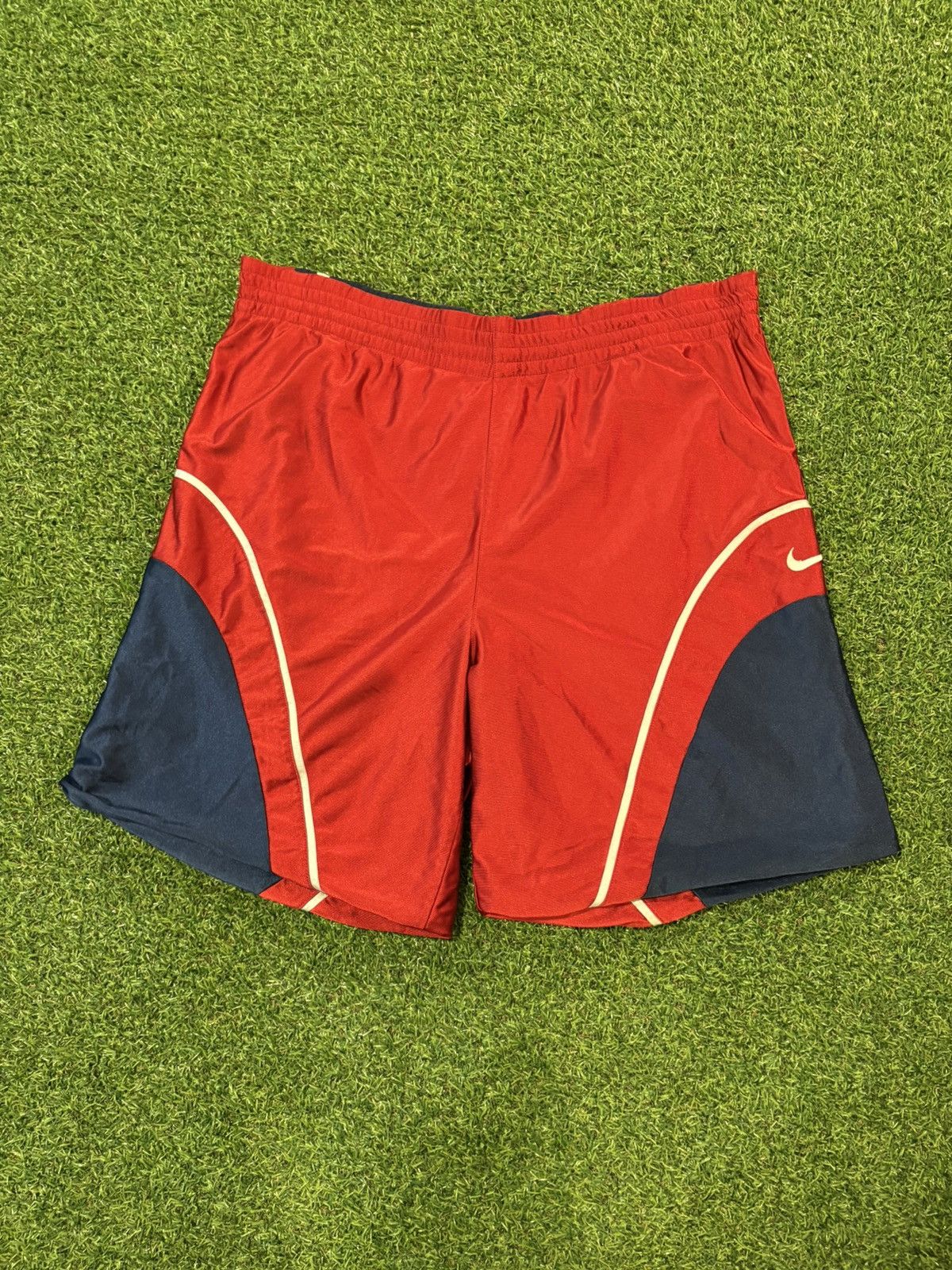 Nike Vintage red and blue reversible Nike shorts Size US 35 - 1 Thumbnail