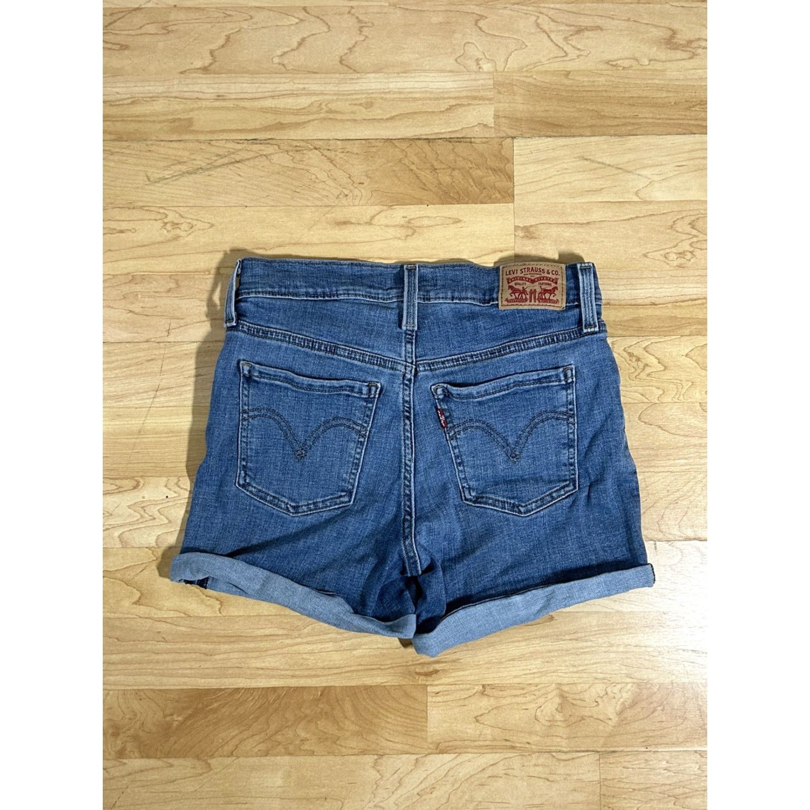 Levi's Levi's Womens Mid Length Shorts Cuffed Stretch Denim 26 Blue 5-Pocket Design Size 26" / US 2 / IT 38 - 2 Thumbnail
