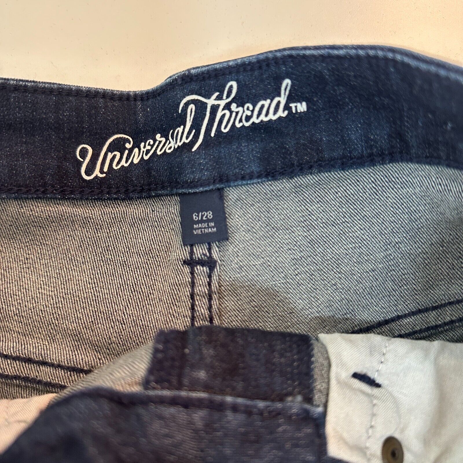 Other Universal Thread Hi-Rise Distressed Denim Cuff Shorts 6 / 28 Size 28" / US 6 / IT 42 - 4 Thumbnail