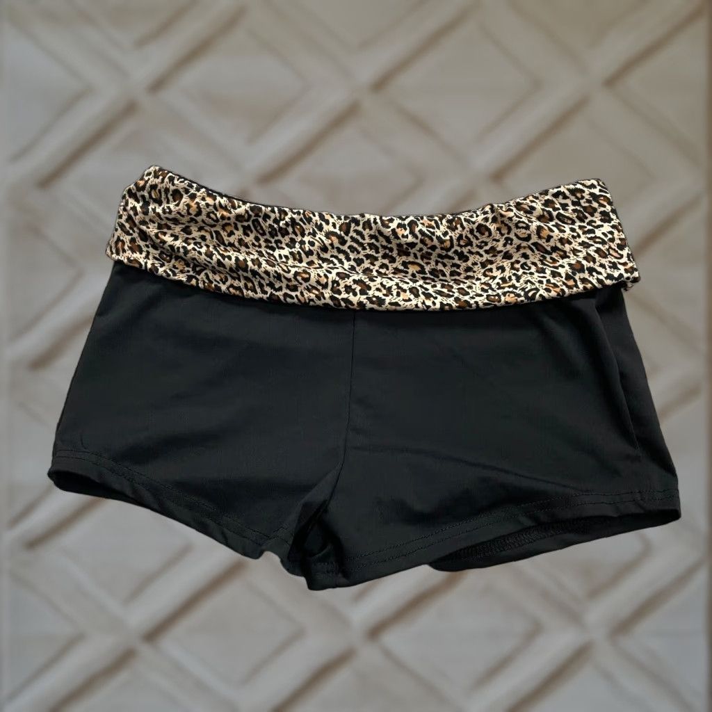 Shein SheIn Compression Shorts Women M Black Leopard Athletic Running 27x2 Pockets Breathable Lightweight Size 32" / US 10 / IT 46 - 1 Thumbnail