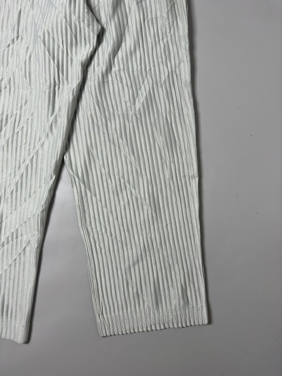 Homme Plisse Issey Miyake × Issey Miyake Homme plisse — Casual pants Size US 26 / EU 42 - 11 Thumbnail