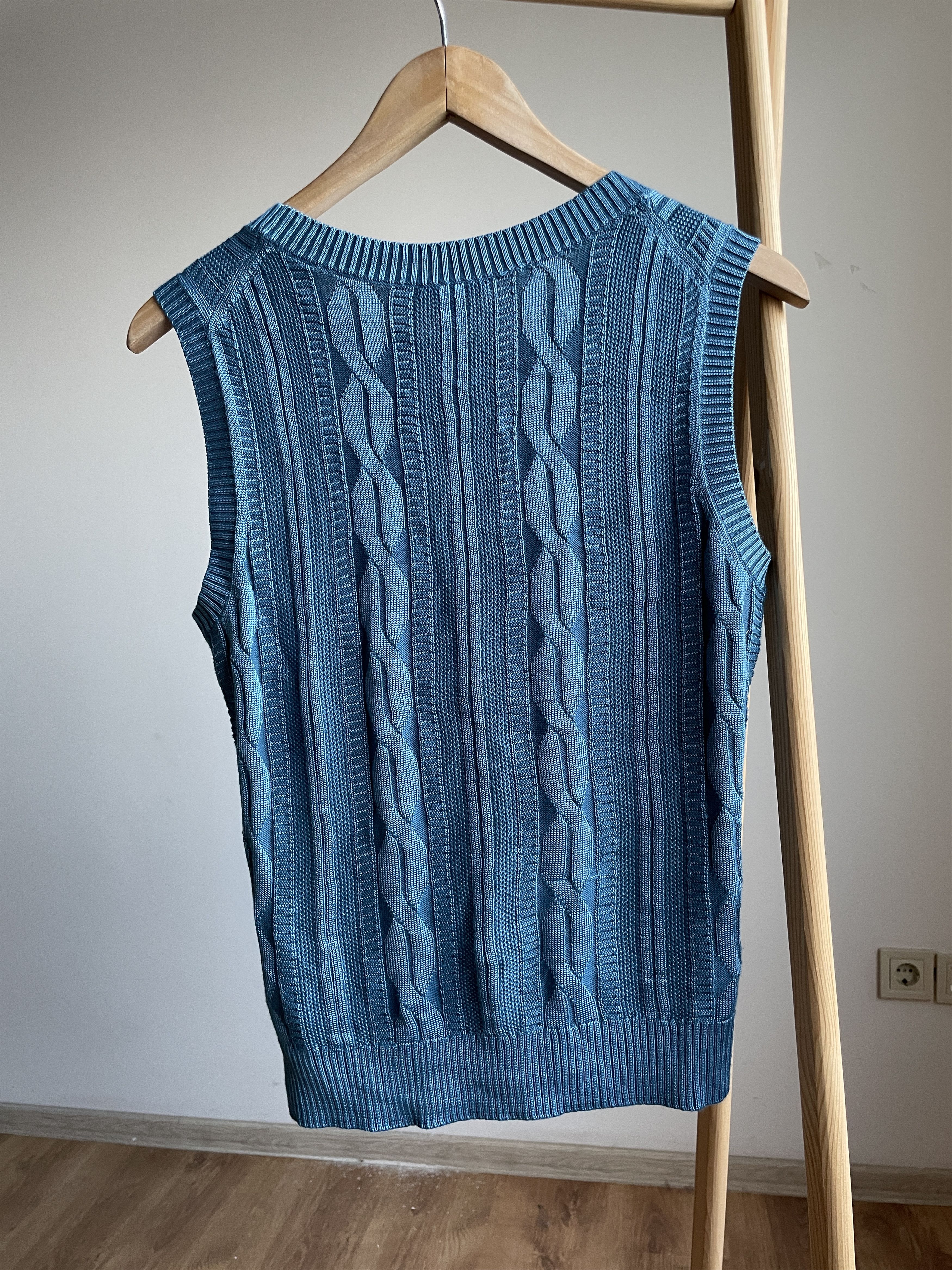 Brooks Brothers Brooks Brothers Womens Cable Knit Cotton/Rayon Vest Sweater Size S / US 4 / IT 40 - 2 Thumbnail