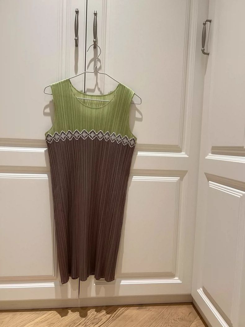 Issey Miyake Issey Miyake size:3 Green-brown sleeveless mid-length vest Size S / US 4 / IT 40 - 1 Thumbnail